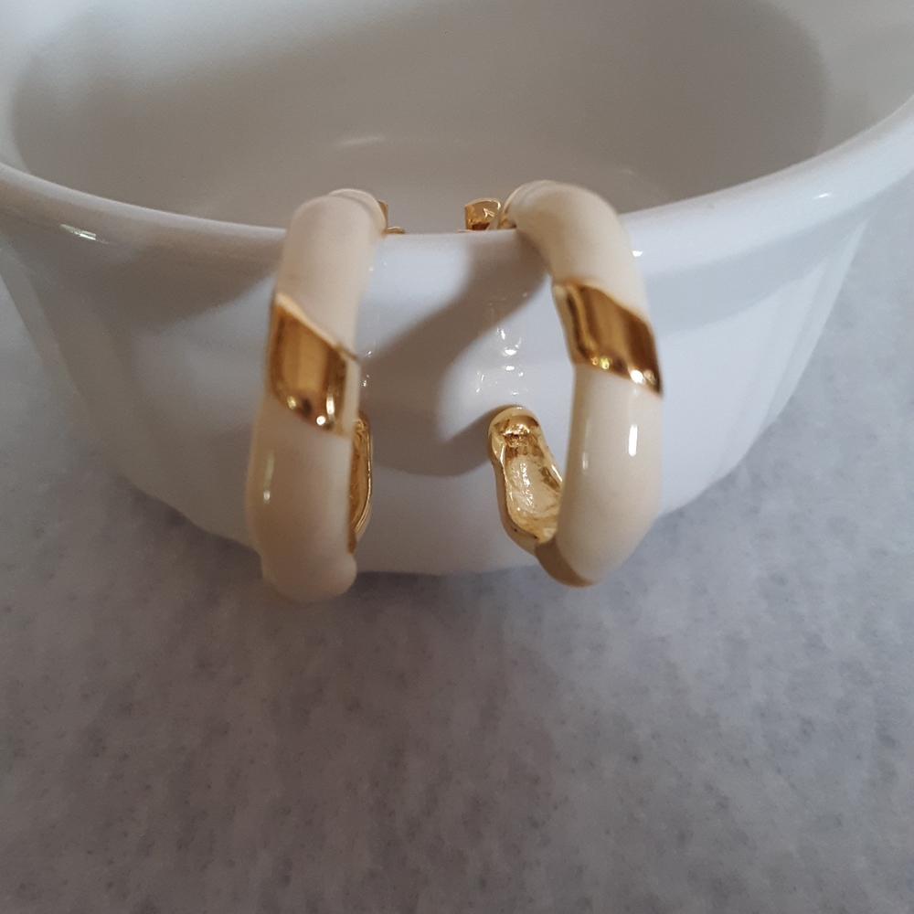 Retro white clip on earrings.
